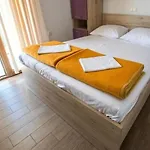 Cozy For 4 *