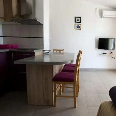 Appartement Zrinka In With Terrace And Seaview